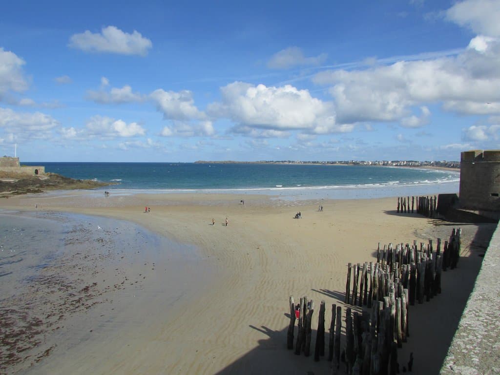 beau sable et eau claire