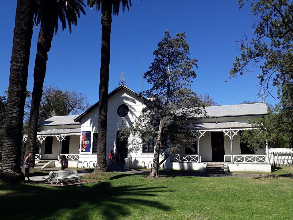 Fachada del Museo de la Ciudad en el Parque Independencia