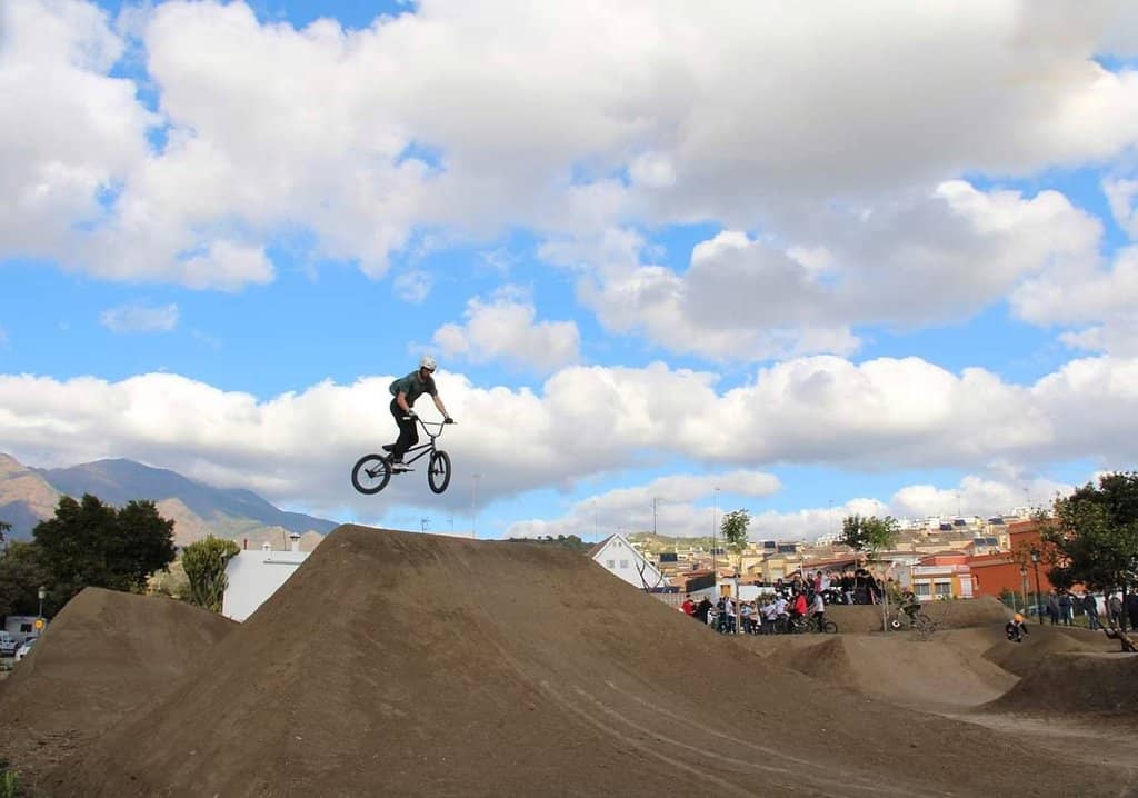 Surrounding Training Trails