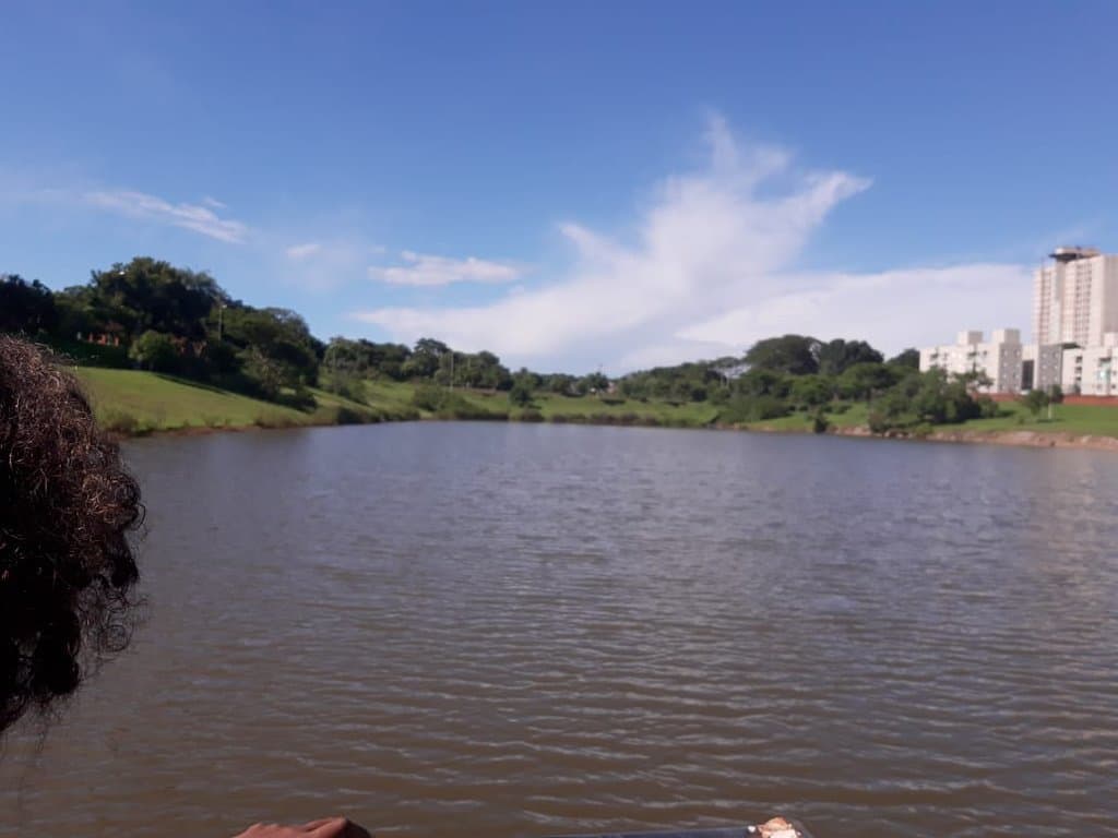 Vista do piscinão a partir da ponte.