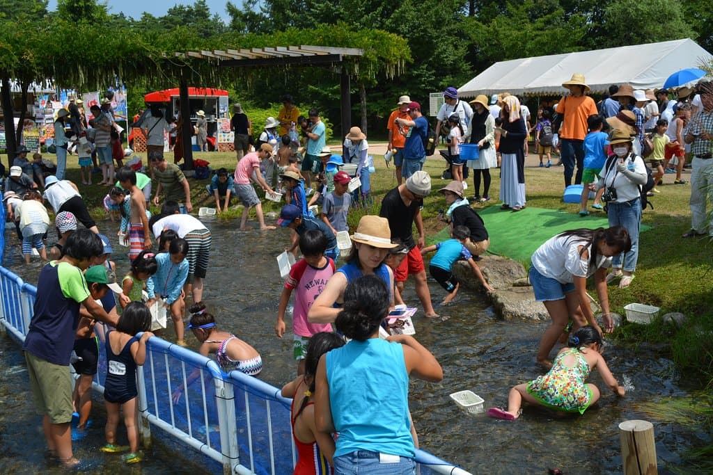 イベント『ニジマスのつかみ取り』