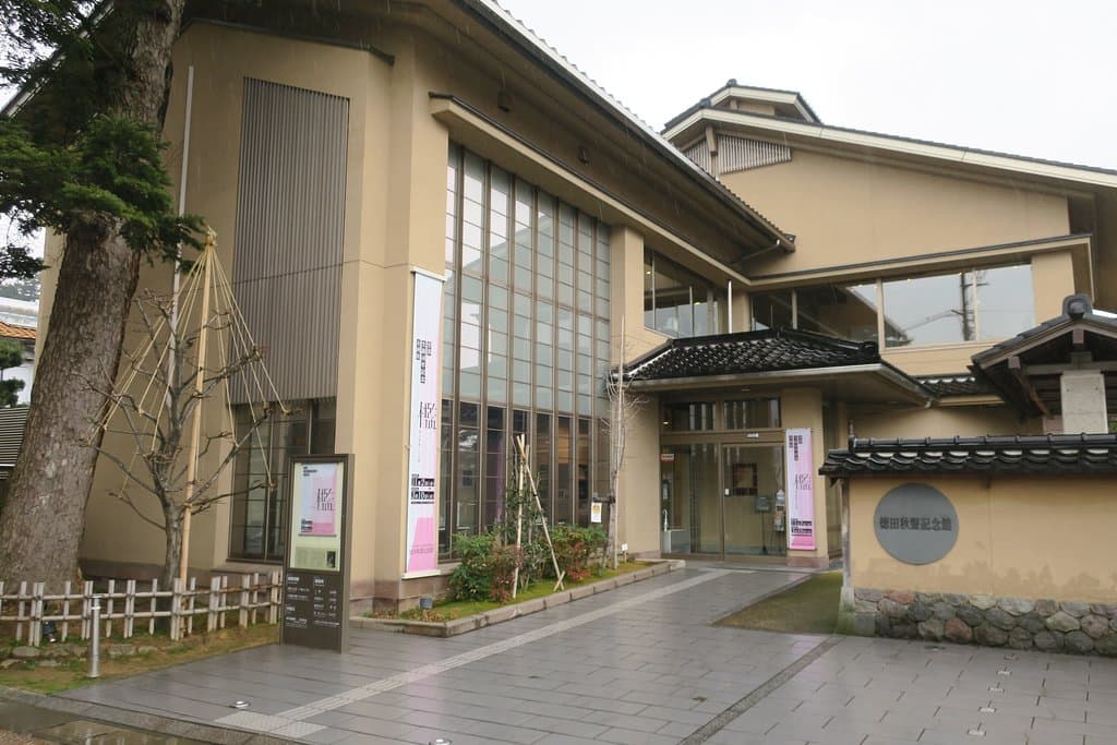 建物は結構立派です