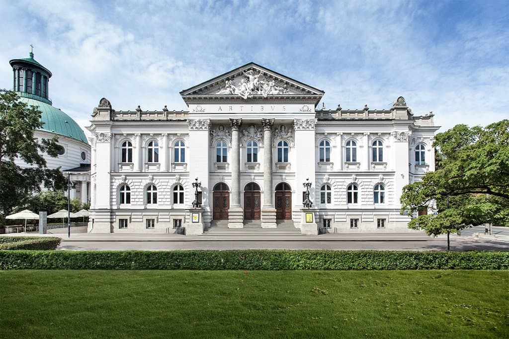 Stefan Szyller, one of the most outstanding Polish architects was commissioned to design the Zachęta building with the famous tympanum representing a personification of the arts and the inscription ARTIBUS (‘To the Arts’). The building was open to the public in 1901. Since then Zachęta remains an institution whose mission is to popularise contemporary art. The most interesting phenomena of 20th and 21st century polish and international art are presented here, through temporary exhibitions.