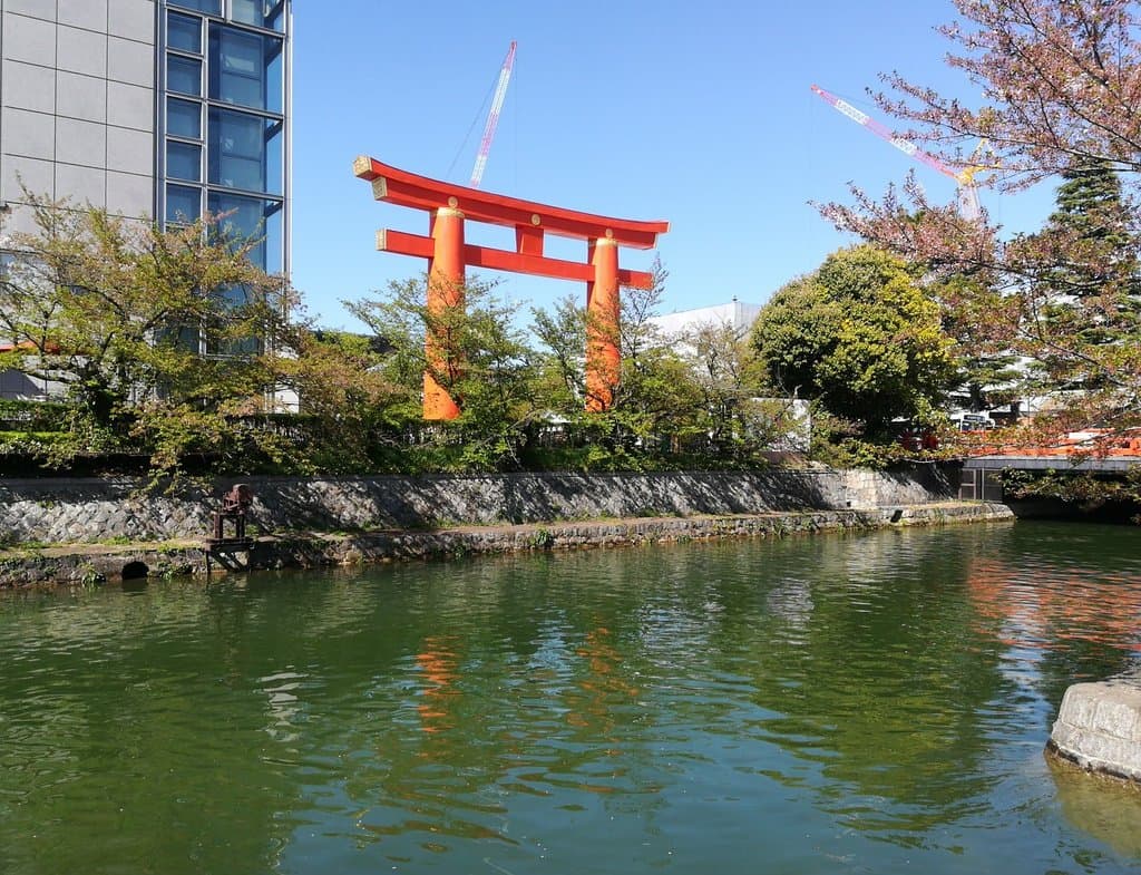 疎水と大鳥居