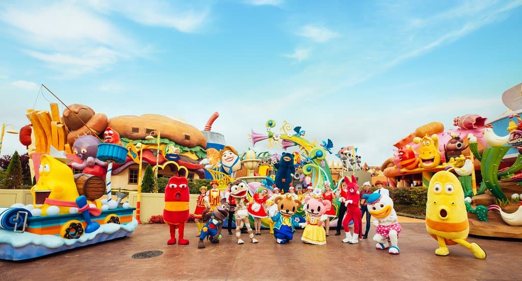 Shinhwa Theme Park's Parade