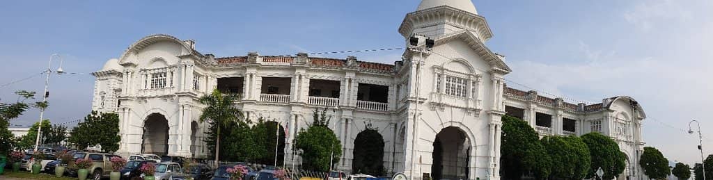 Spacious Front Park