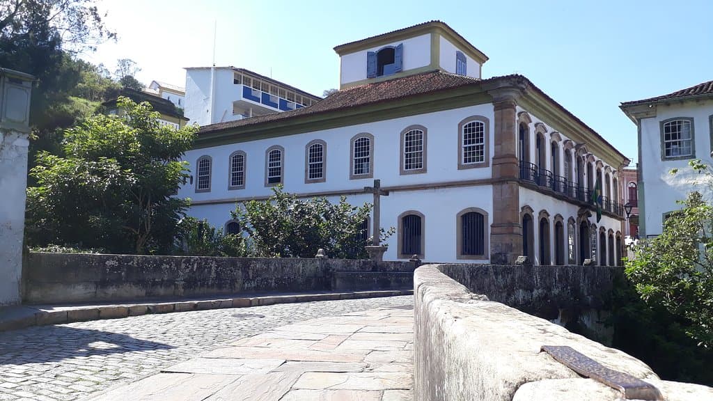 A Ponte dos Contos com o belíssimo casarão do Museu da Casa dos Contos
