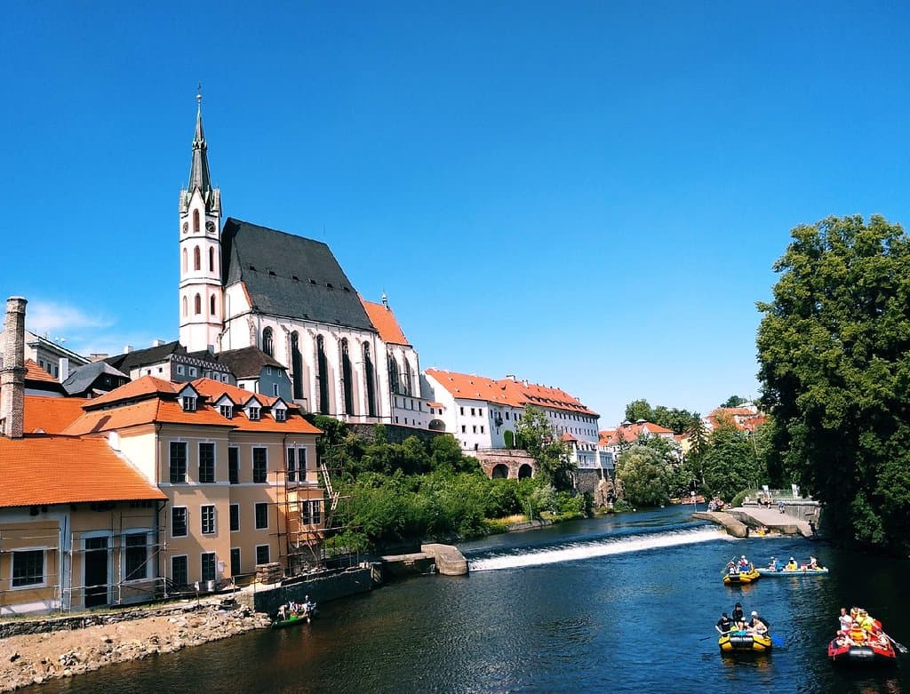 Вид на собор с другого берега р. Влтавы