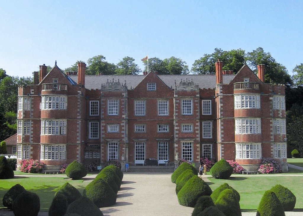 Elizabethan family home