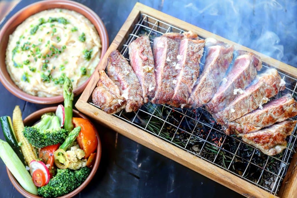 The steak 300gr,
black angus steak 120 days grass-fed served with grilled vegetables and roasted garlic & potato puree