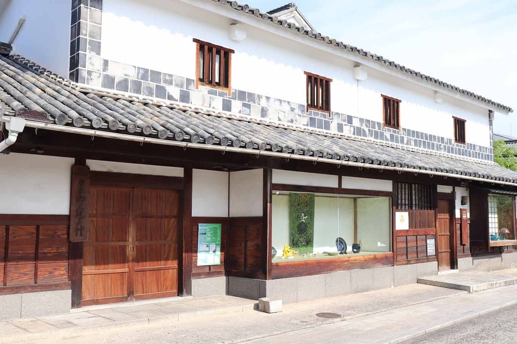 Intricate Details & History