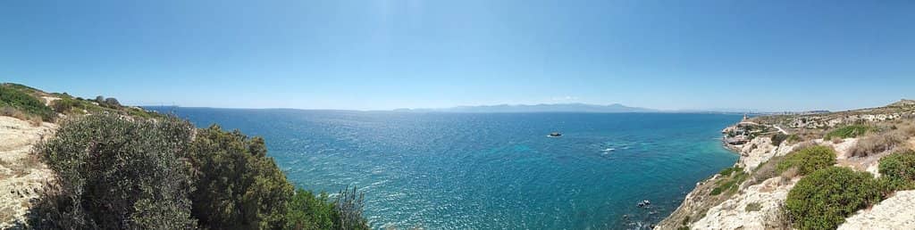 Expansive Sea Panoramas