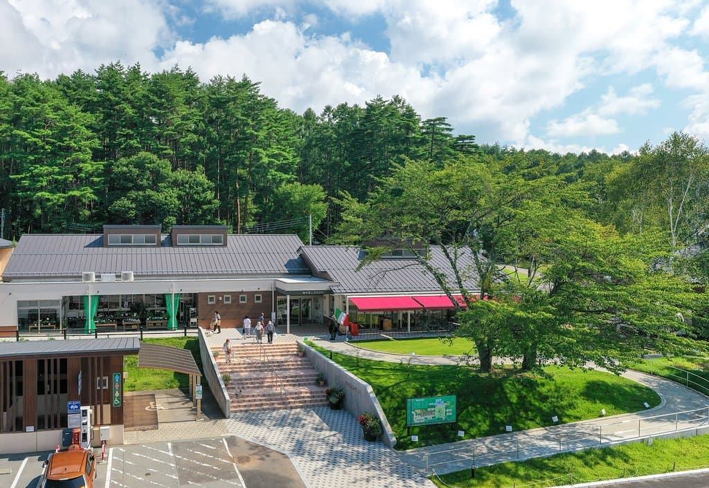 2019年4月20日にオープンした、新しい「道の駅こぶちさわ」の外観写真です!