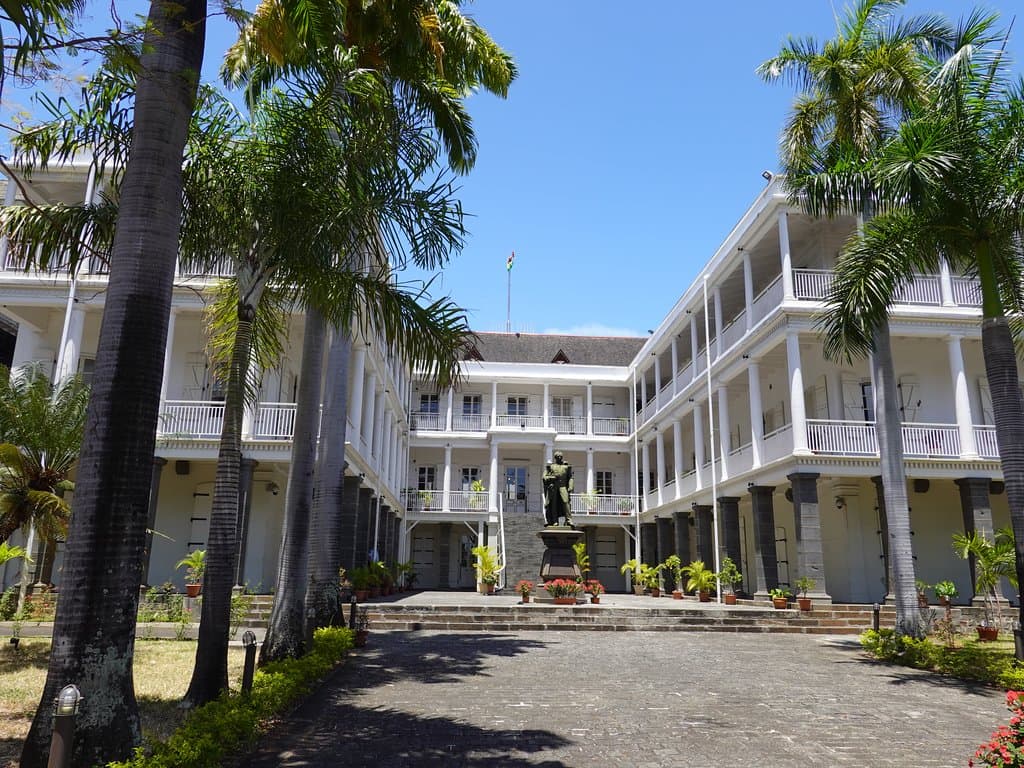 瀟洒な建物です