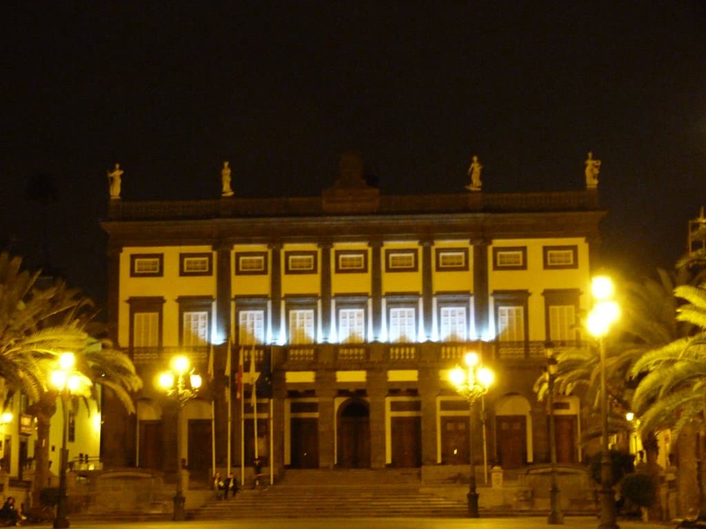 Fachada de Noche