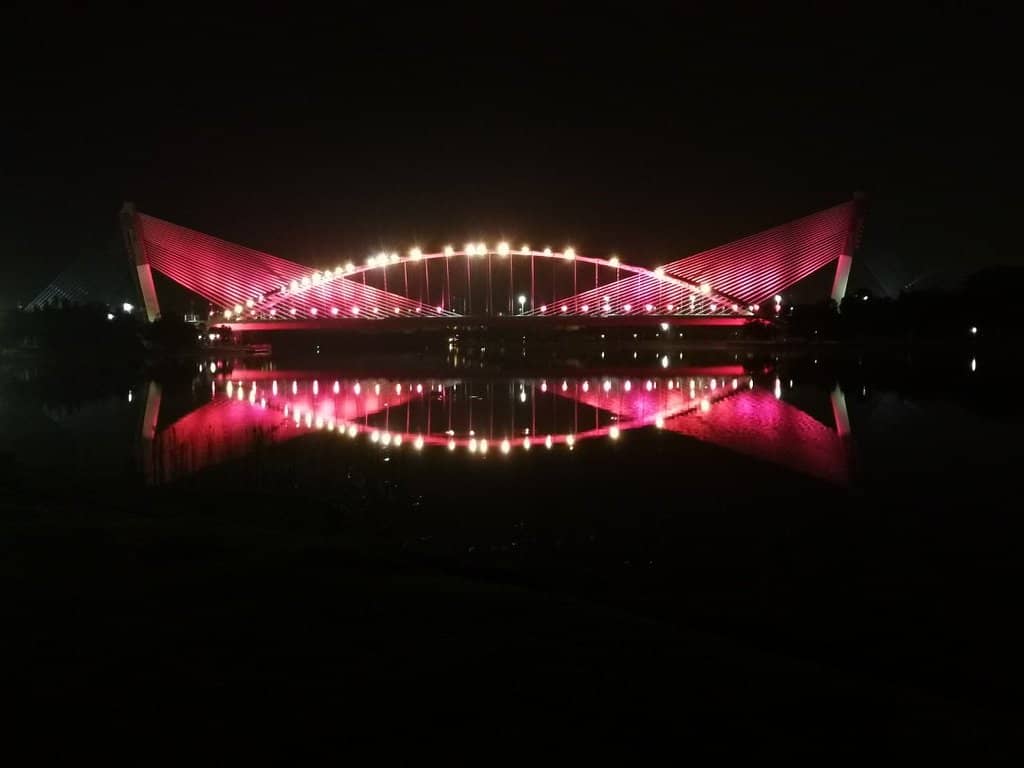 Futuristic Arch & Cable Design