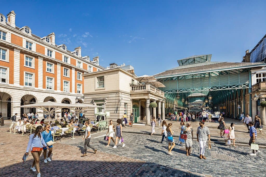 Covent Garden is a world-class shopping and dining destination attracting food-lovers and fashionistas alike. Buzzing with the excitement of the opera and theatreland, the area boasts some of the best shopping and dining destinations in London’s West End