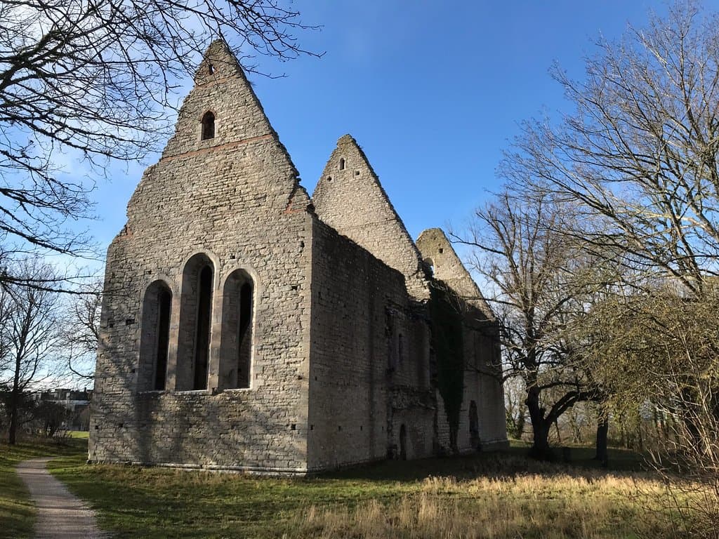 St. Foran Churchill Ruin ligger utenfor den nordlige ringmuren i Visby. Dette for at det var en kirke for de spedalske, slik at de ikke smittet de som bodde i byen. Det har ligget et sykehus like ved, men det er borte nå.