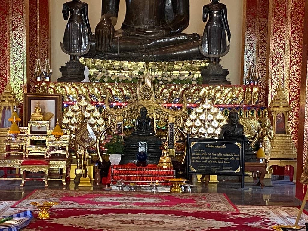 Phra Ong Teu Buddha Statue