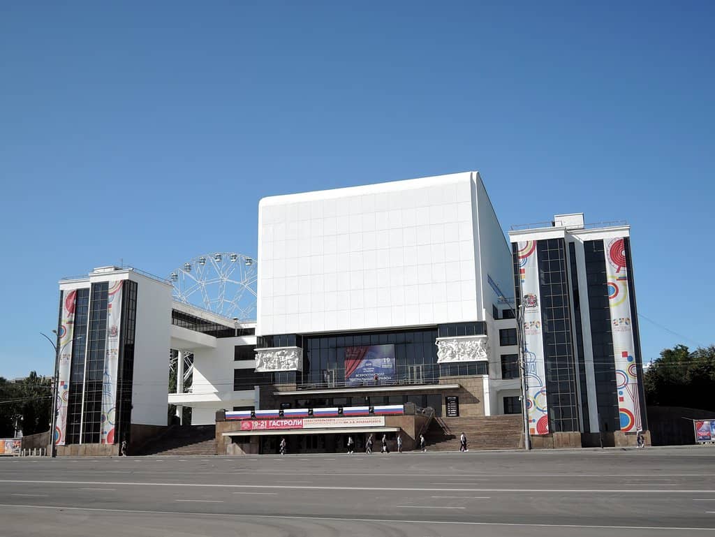 Cozy Cafes and Bistros