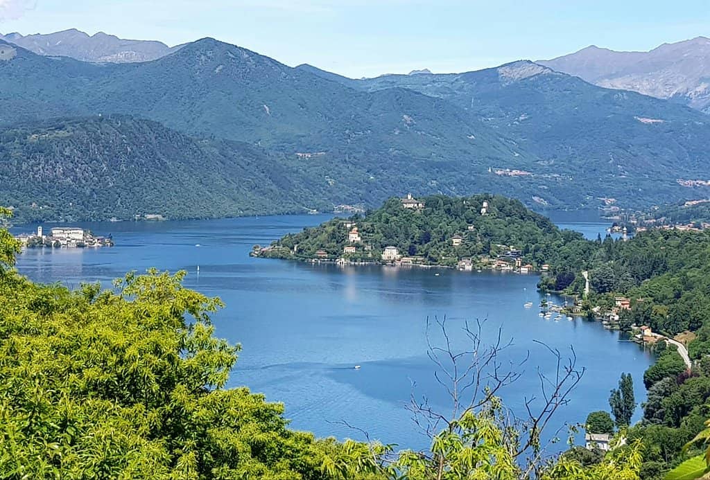 Panoramic Lake Views