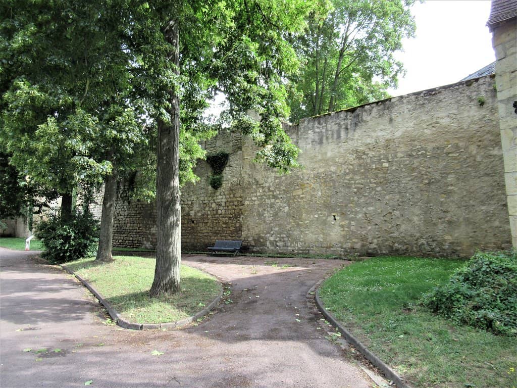 Hidden Courtyards & Gardens