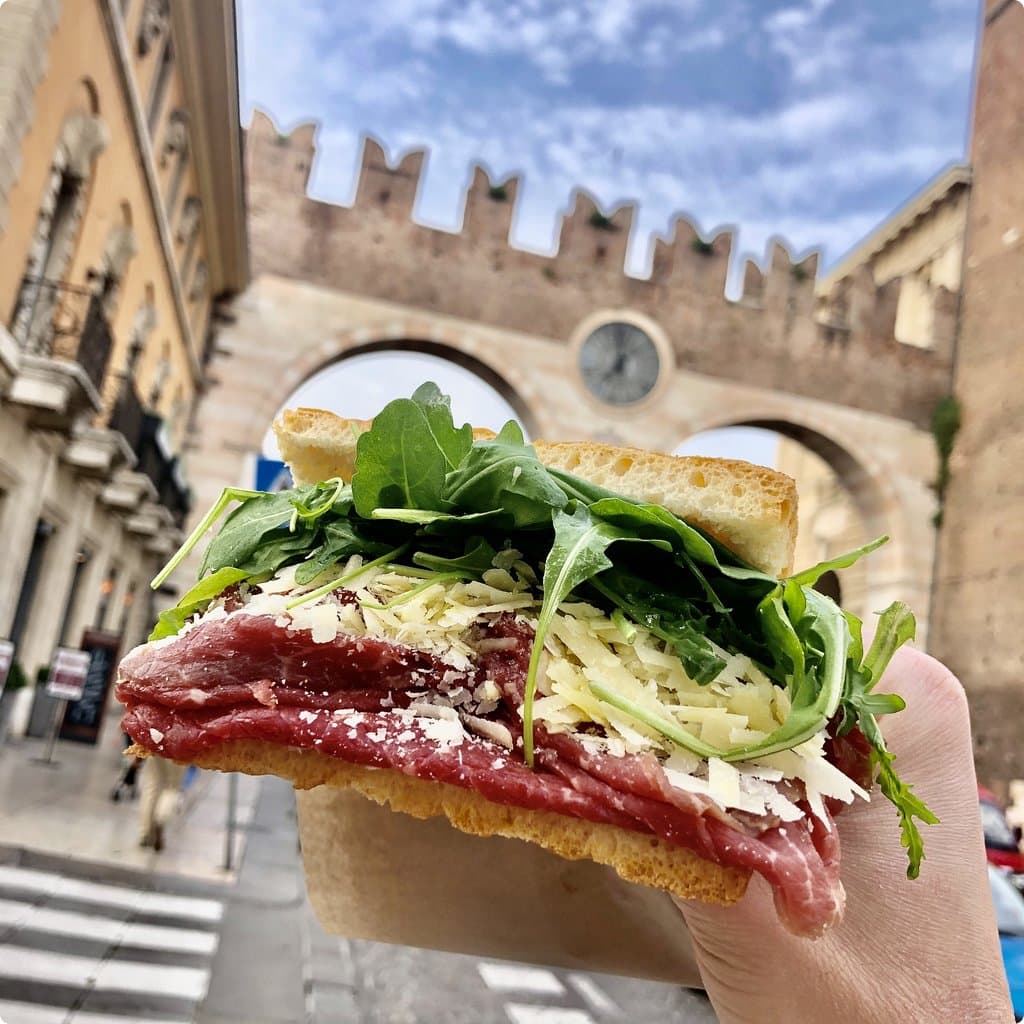 La Gang: Carne Sala' della Lessinia, Grana, Rucola, Olio Salvagno