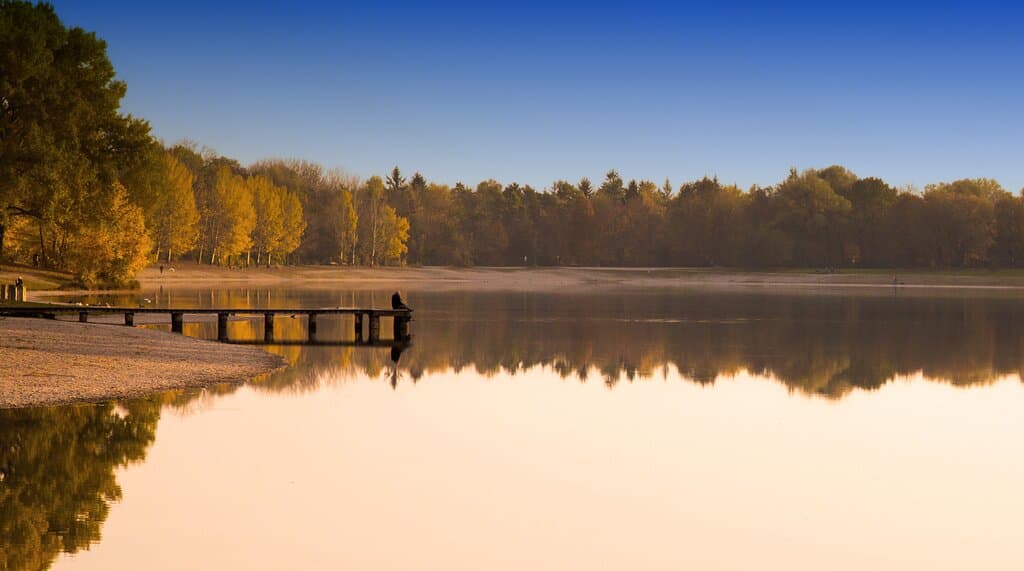 Der Augsburger Kuhsee in herbstlicher Stimmung