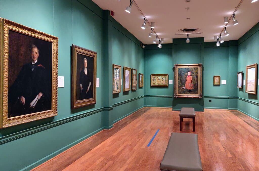 One of 3 open galleries.