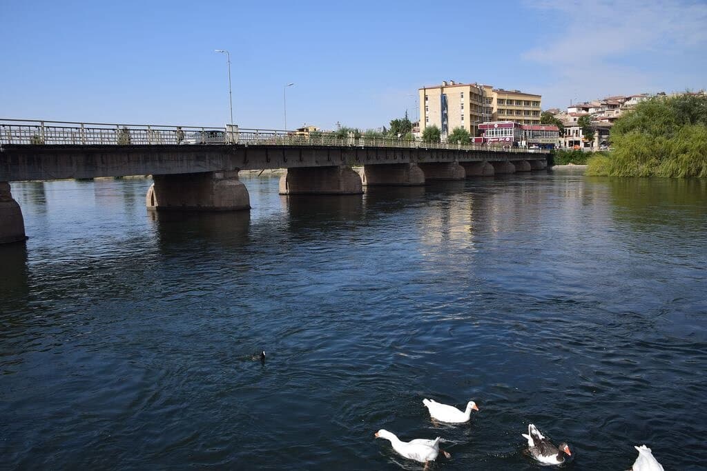 Мост через реку Красная.