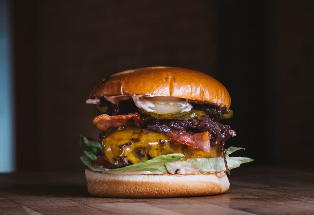 Boom! Burger
Prime Irish beef patty, melted British cheddar, crispy bacon, caramelized onions, homemade pickles, iceberg lettuce, tomato, and Boom! sauce - 400g.