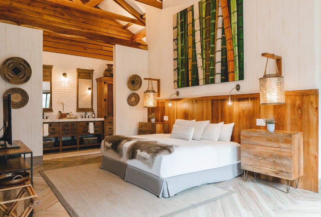 Private entrance in the organic vegetable and herbs garden through a beautiful green tunnel with a veranda makes this a natural sanctuary for privacy and relaxation.
 
Offers an open-living spacious bedroom with a king-sized bed or two single beds. Warm, earthy tones and neutral linens are complemented by teak furniture crafted by local artisans, offering a unique sense of style and place. A luxurious and spacious bathroom features twin vanities, a private restroom and two rain showers.