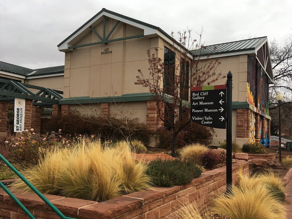 Dec 29, 2020.
This morning the rain has refreshed all the colors around. Without the sun, the building and courtyard of the Museum seemed even more beautiful. Then we went for a walk and took these photos for you.
"Located opposite the General Post Office in the historic center of St. George, the museum is part of the beautiful Pioneer Arts Center." - from our website: www.sgcity.org/artmuseum/