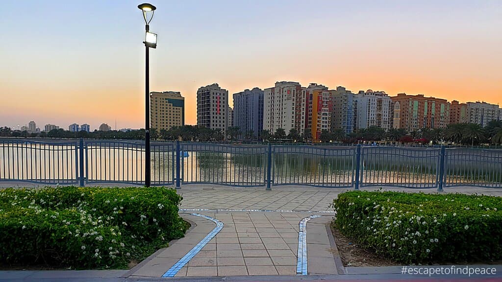 Al Nahda pond park The family-friendly park - a jogging and cycling track, gazebos for picnics and relaxing, play areas for kids and sport options such as tennis, volleyball, basketball and soccer, bike hire, a mini ride and bouncy castles and exercise equipment.