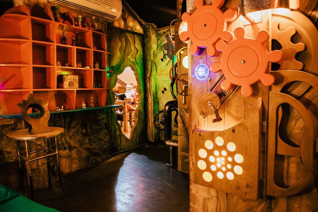 Immersive Home-like Displays