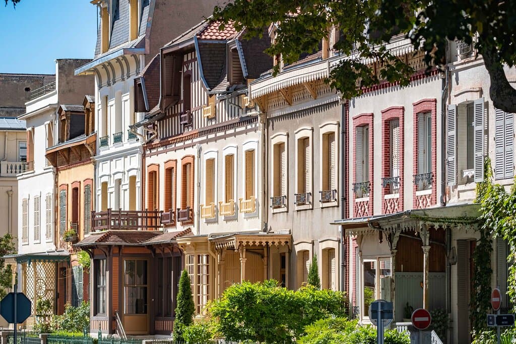 Les villas du quartier thermal à Vichy.