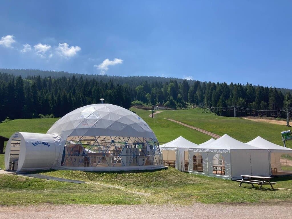 Il Biblioigloo visto dall'arrivo della telecabina.