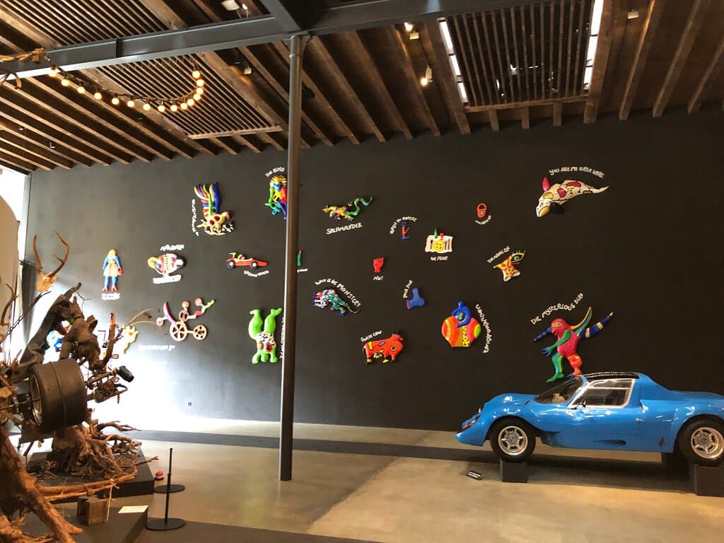 Mur des oeuvres de Niki de Saint Phalle