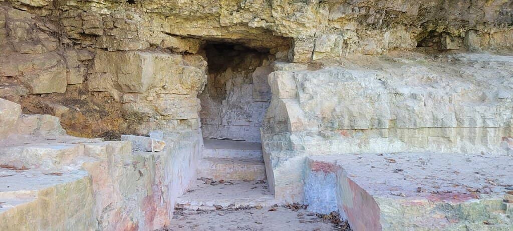 Maribel Caves Hotel Ruins