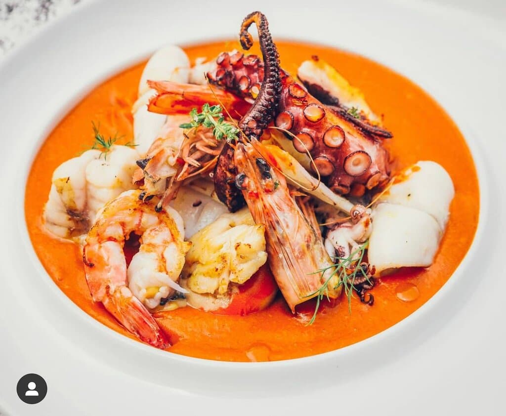 Pappa di mare con frutti di mare scottati