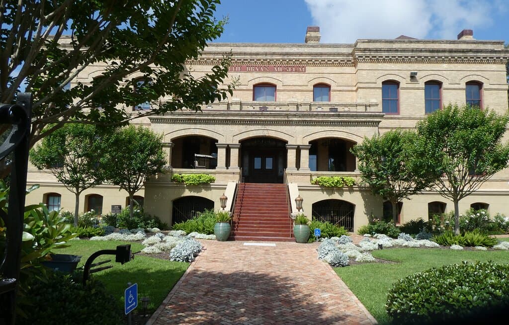 Entrance to Bryan Museum
