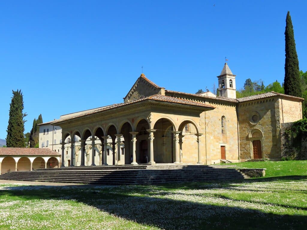 La chiesa di Santa Maria delle Grazie (a dx si nota la cappella di San Bernardino appoggiata al fianco dx della chiesa)