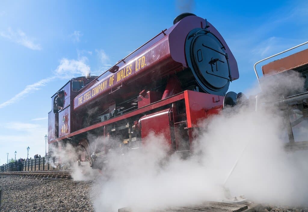 401 (Vulcan) red locomotive in light steam