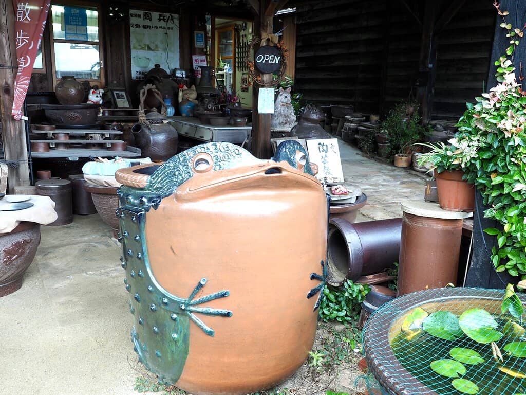 Artisanal Ceramic Shops