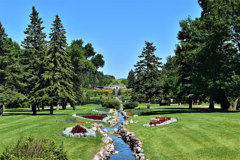 A look right down the border of the two countries looking east at the entrance.