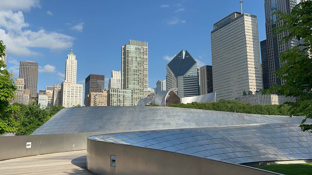 The bridge snakes trough the park
