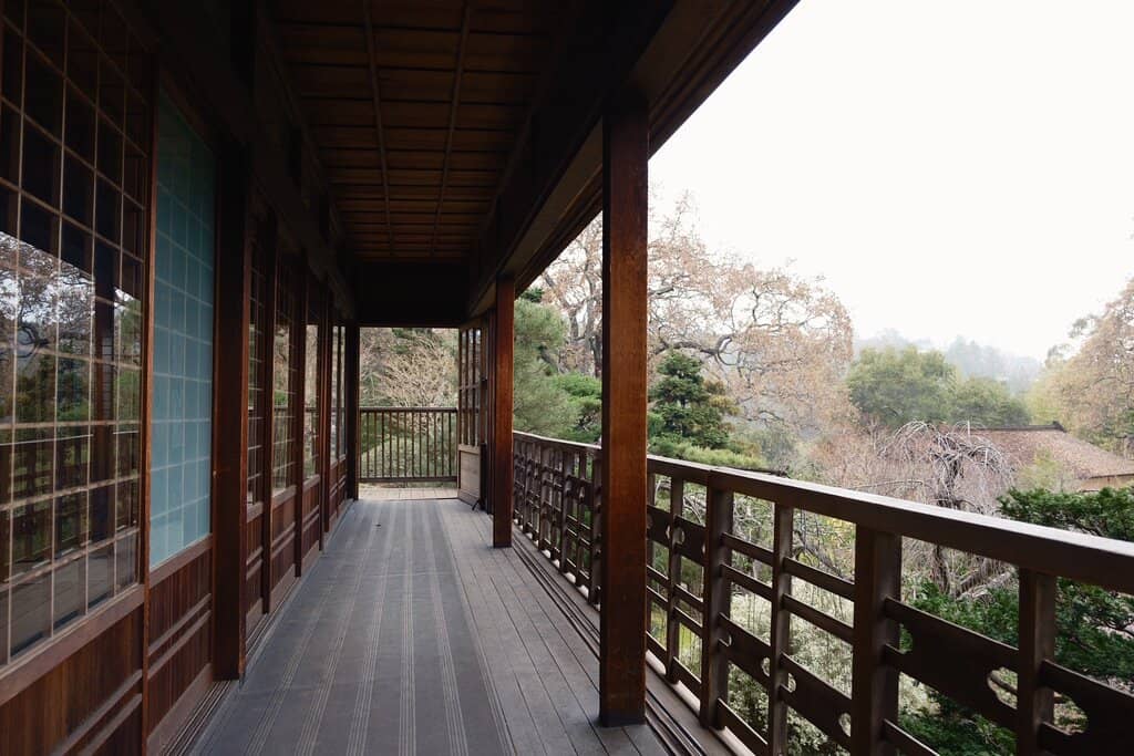 Moon Viewing House