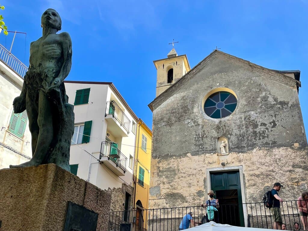 The Memorial to the Fallen is a moving monument to the men who fought and died in WWI, between 1914-1918.