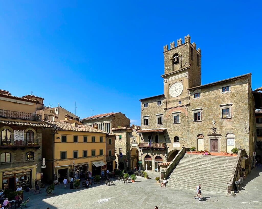 Piazza della Repubblica is the main square in Cortona and the first one you encounter when walking up from the city gates.