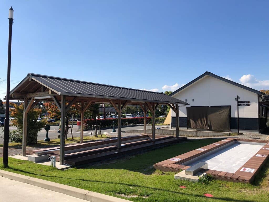 Source-Flowing Hot Springs